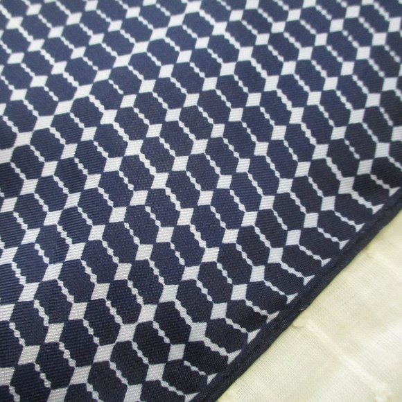 1970s navy & white pattern scarf - Picture 7 of 8